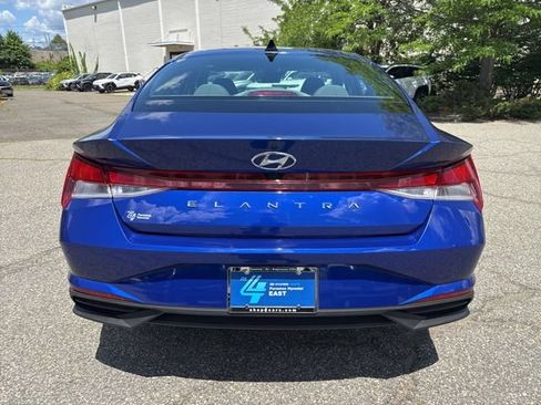 Used 2023 Hyundai Elantra SEL w/ Convenience Package FWD image 19