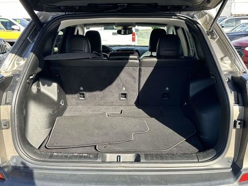 Used 2019 Jeep Cherokee Latitude Plus w/ Comfort/Convenience Group image 21