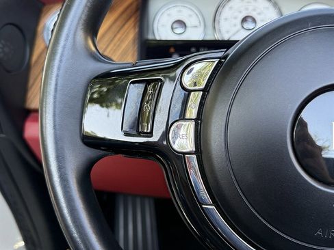 Used 2016 Rolls-Royce Dawn image 18