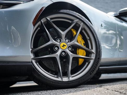 Used 2021 Ferrari Roma image 18