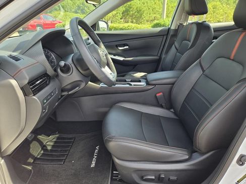 Used 2025 Nissan Sentra SR w/ SR Premium Package FWD image 20