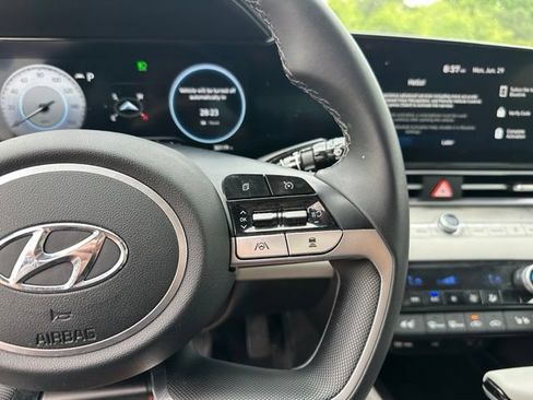 Used 2023 Hyundai Elantra Limited FWD image 21