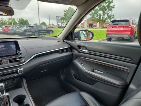 Used 2021 Nissan Altima 2.0 SR FWD image 10