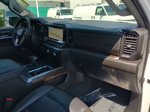 Used 2024 GMC Sierra 1500 Elevation w/ Elevation Premium Package AWD/4WD image 29