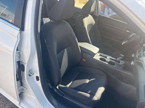 Used 2025 Nissan Altima 2.5 SV FWD image 35