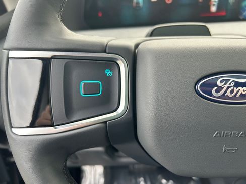 Used 2025 Ford Expedition Active AWD/4WD image 17