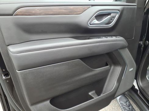 Used 2022 Chevrolet Tahoe Z71 w/ Luxury Package image 9