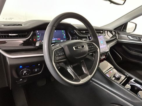 Used 2023 Jeep Grand Cherokee 4WD 4xe image 13