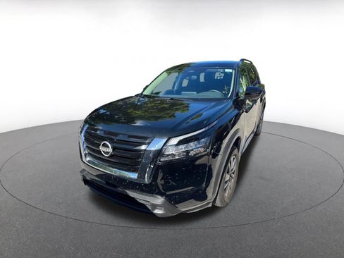 Used 2025 Nissan Pathfinder SV FWD image 9