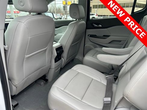 Used 2023 GMC Acadia SLT w/ Technology Package image 18