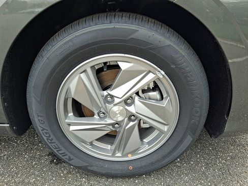 New 2026 Hyundai Elantra SE FWD image 5