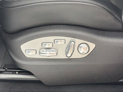 Used 2025 Porsche Macan S AWD/4WD image 32