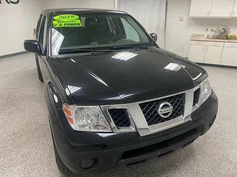 Used 2019 Nissan Frontier SV image 3