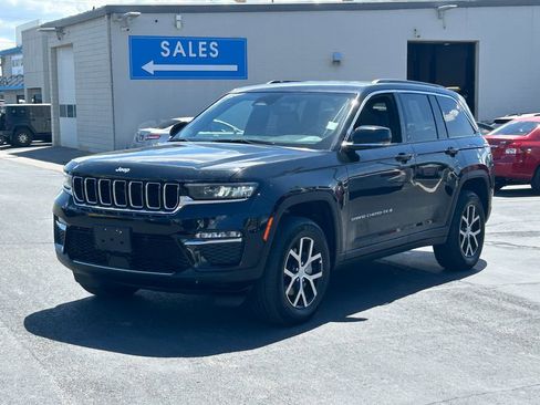 Used 2024 Jeep Grand Cherokee Limited AWD/4WD image 8