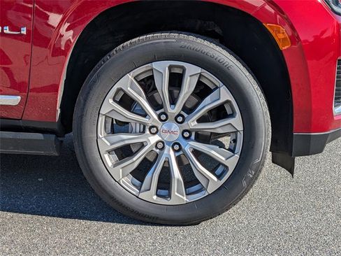 Used 2021 GMC Yukon Denali w/ Denali Premium Package image 11