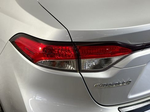 Used 2020 Toyota Corolla LE w/ Carpet Mat Package (TMS) FWD image 36