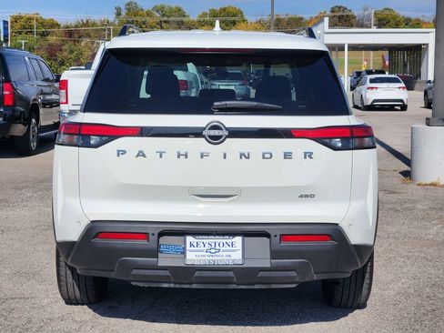 Used 2025 Nissan Pathfinder SV image 6