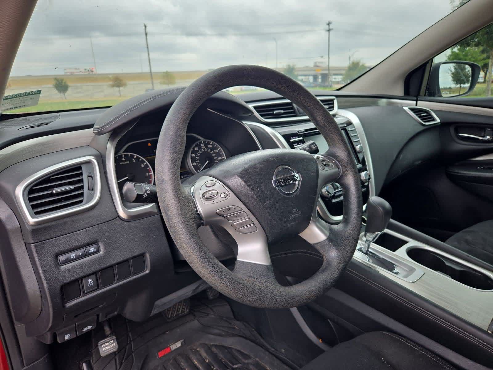 Used 2018 Nissan Murano S FWD image 2