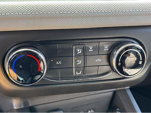 Used 2024 Chevrolet TrailBlazer LS FWD image 28