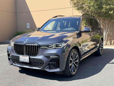 Used 2022 BMW X7 xDrive40i w/ M Sport Package AWD/4WD image 2