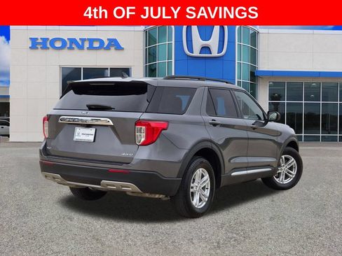 Used 2022 Ford Explorer XLT w/ Equipment Group 202A AWD/4WD image 3