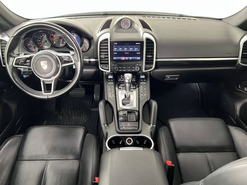 Used 2017 Porsche Cayenne Platinum Edition image 21