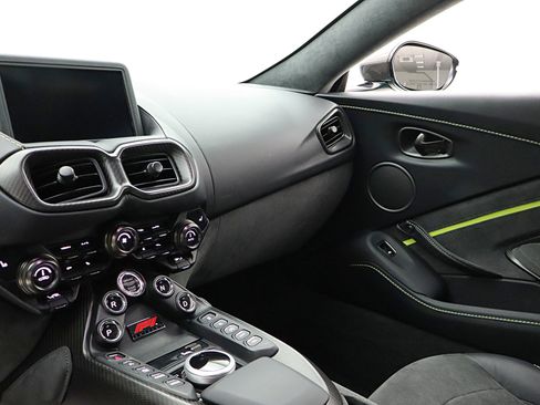 Used 2023 Aston Martin V8 Vantage Coupe image 45