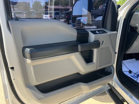 Used 2017 Ford F150 XL w/ Equipment Group 101A Mid AWD/4WD image 16