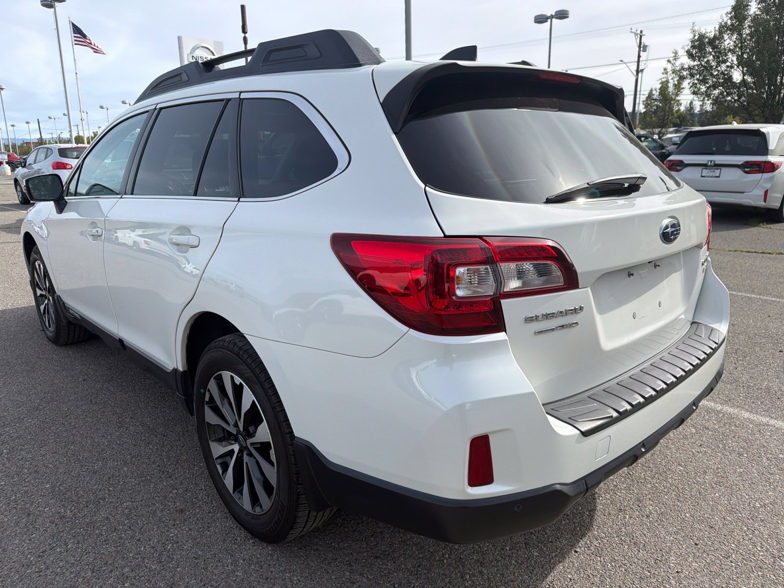 Used 2017 Subaru Outback 2.5i Limited AWD/4WD image 7