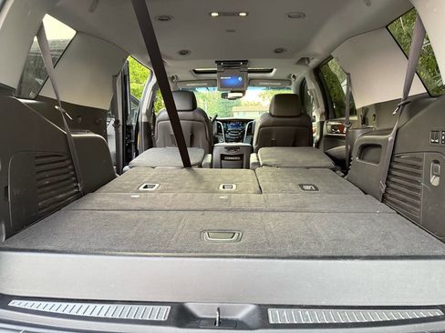 Used 2016 Cadillac Escalade Premium image 16