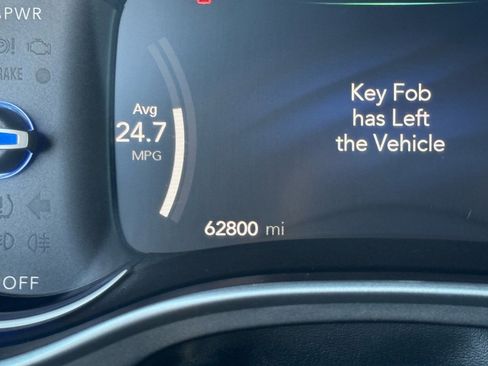 Used 2024 Chrysler Pacifica Select image 20