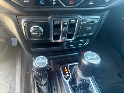 Used 2023 Jeep Wrangler Unlimited Sahara w/ Cold Weather Group AWD/4WD image 26