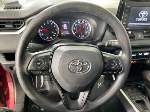 Used 2022 Toyota RAV4 LE image 10