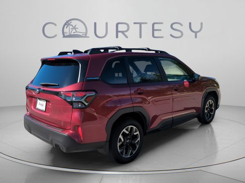 Used 2025 Subaru Forester Premium AWD/4WD image 7