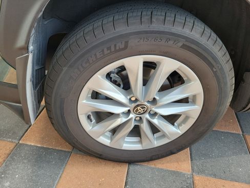 Used 2026 Toyota Corolla Cross LE w/ Moonroof Package FWD image 8