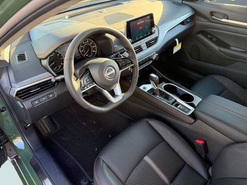 New 2025 Nissan Altima 2.5 SR image 4