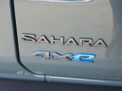 Used 2025 Jeep Wrangler Unlimited Sahara AWD/4WD image 7