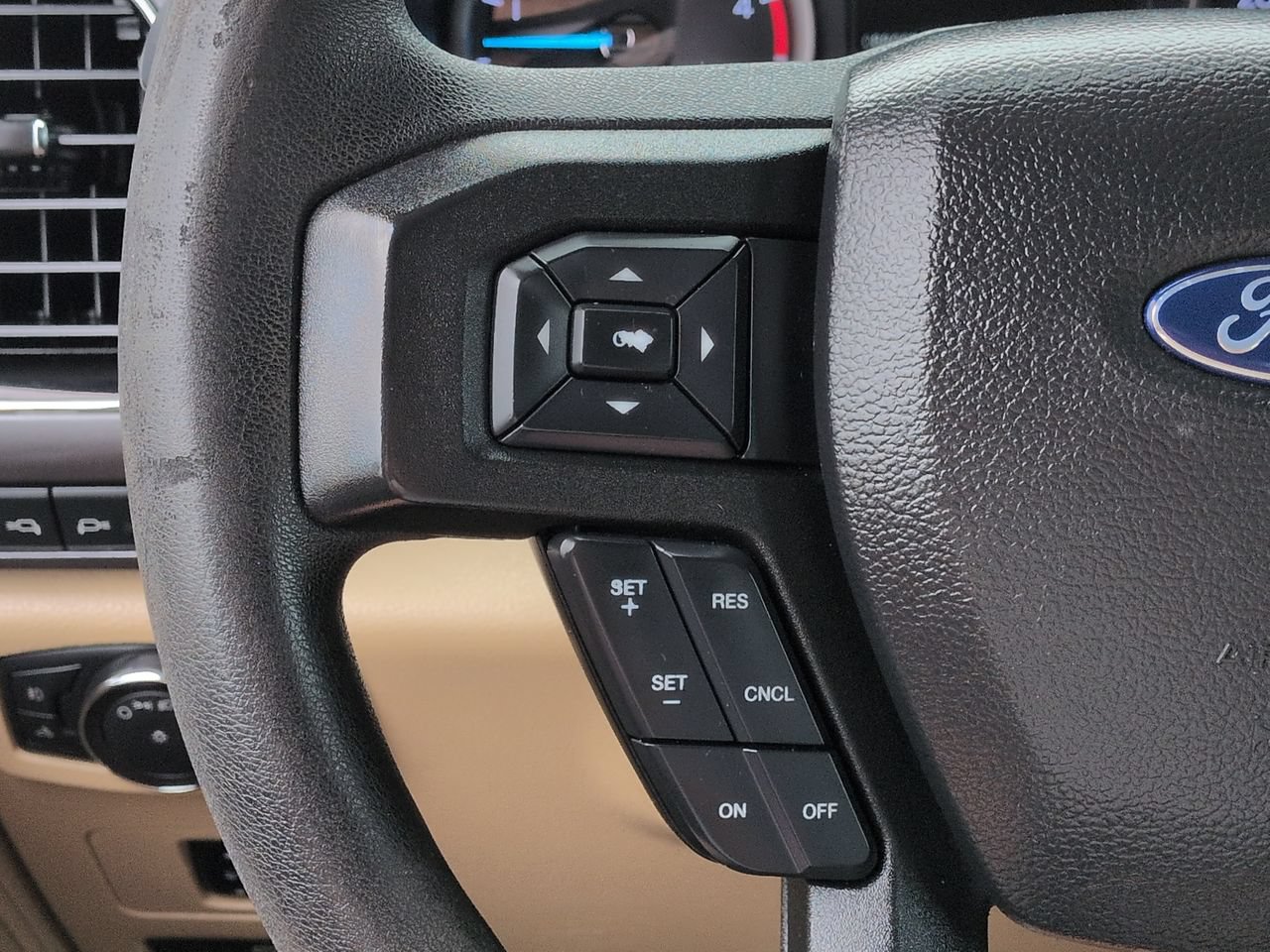 Used 2019 Ford F250 XLT w/ XLT Premium Package AWD/4WD image 25