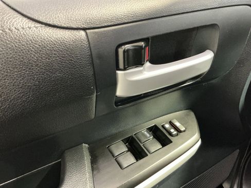 Used 2018 Toyota Tundra SR5 AWD/4WD image 16
