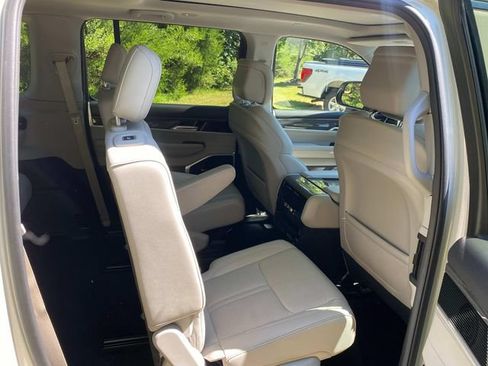 Used 2022 Jeep Wagoneer Series III w/ Premium Group I AWD/4WD image 35