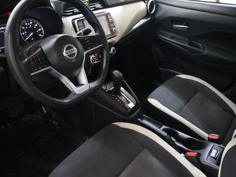 Used 2022 Nissan Versa SV image 16