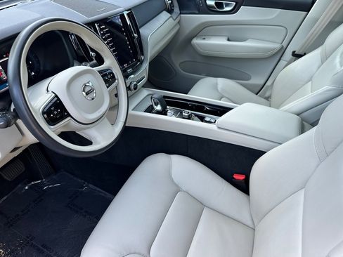 Certified 2023 Volvo XC60 B5 Plus image 10