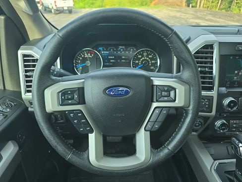 Used 2016 Ford F150 Lariat w/ Equipment Group 502A Luxury AWD/4WD image 18