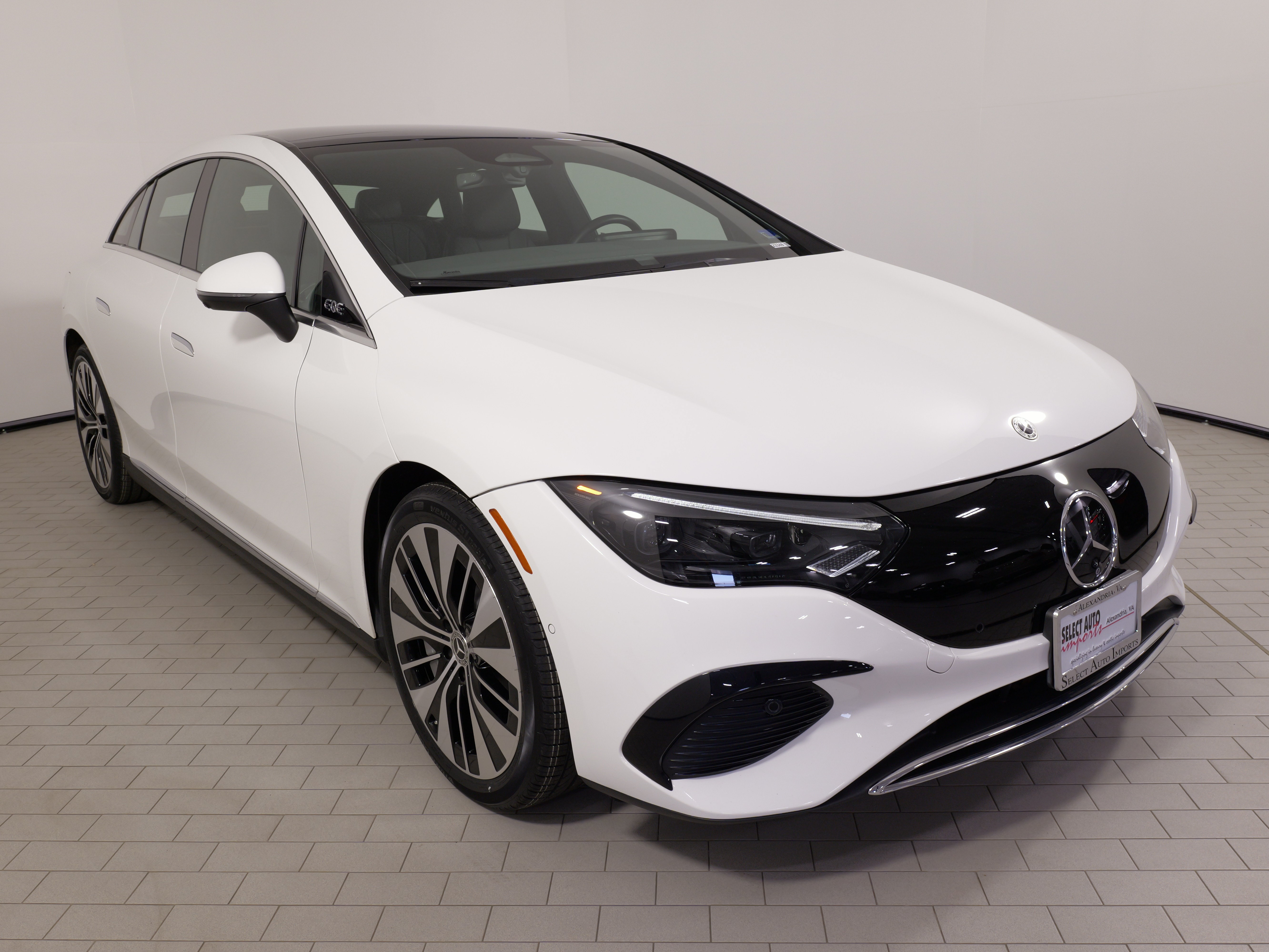 Used 2023 Mercedes-Benz EQE 350+ 4MATIC Sedan w/ Digital Light Package image 7
