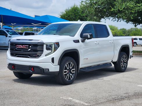 Used 2022 GMC Sierra 1500 AT4 w/ AT4 Premium Package AWD/4WD image 2
