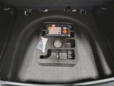 Used 2025 Jeep Compass Limited image 23