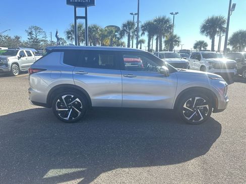 Used 2024 Mitsubishi Outlander SE image 17