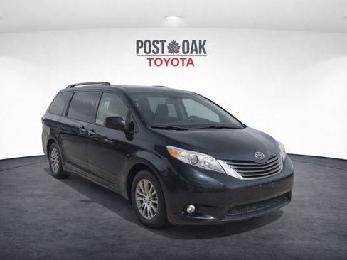 Used 2015 Toyota Sienna XLE image 1