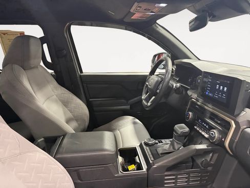 Used 2025 Toyota Tacoma SR5 AWD/4WD image 16