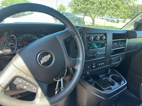 Used 2020 Chevrolet Express 3500 LT w/ LT Preferred Equipment Group RWD image 16